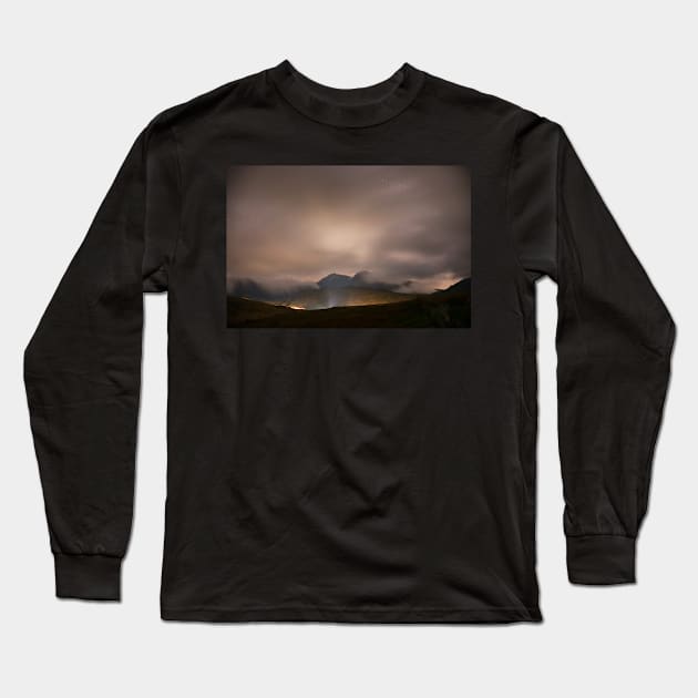 Snowdon peaking through the clouds Long Sleeve T-Shirt by dasantillo